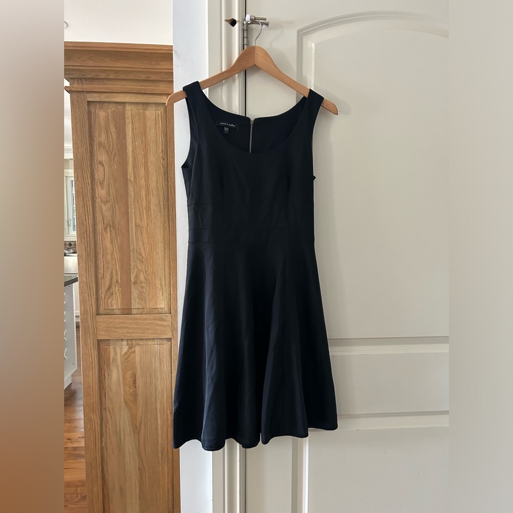 🎀 JUDITH & CHARLES Black 4 scoop neck sleeveless fit to flare skater dress